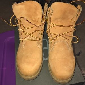 Men’s gently used authentic Timberland boot.